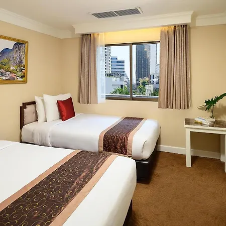 Court Wing Hotel Sukhumvit Bangkok Exterior photo